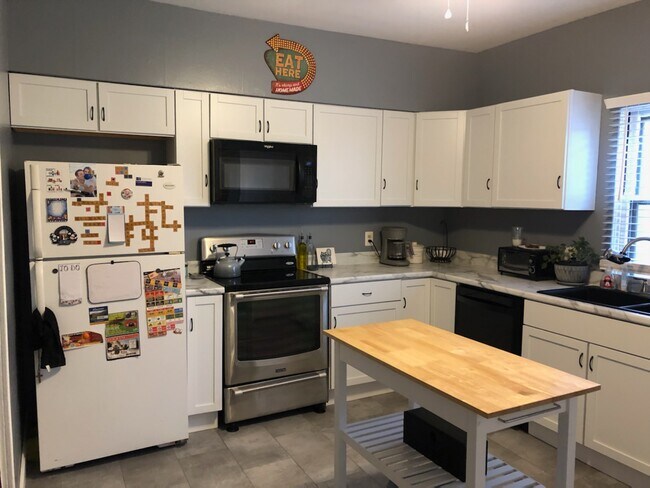Kitchen - 1954 Alexandria Pike