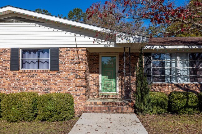 Building Photo - 5025 Queen Chapel Rd