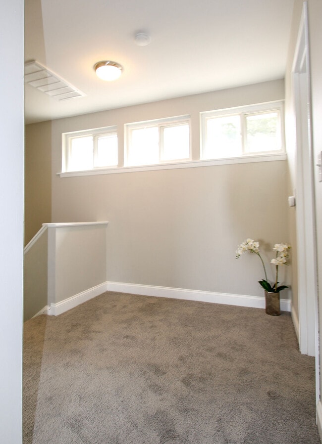 Building Photo - Windsor Crossing