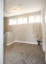 Building Photo - Windsor Crossing