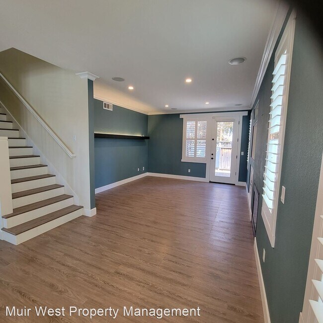 Building Photo - 4 br, 2.5 bath House - 1907 Center Avenue