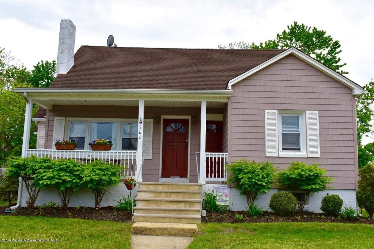 Primary Photo - 306 Cedar St