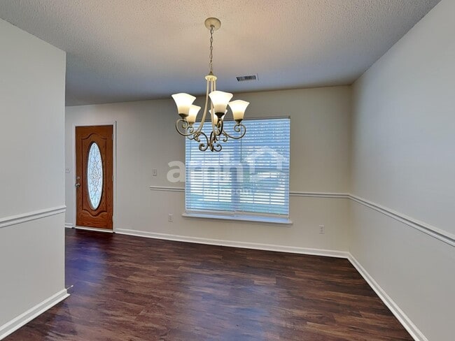 Foto del edificio - 126 Winborne Dr