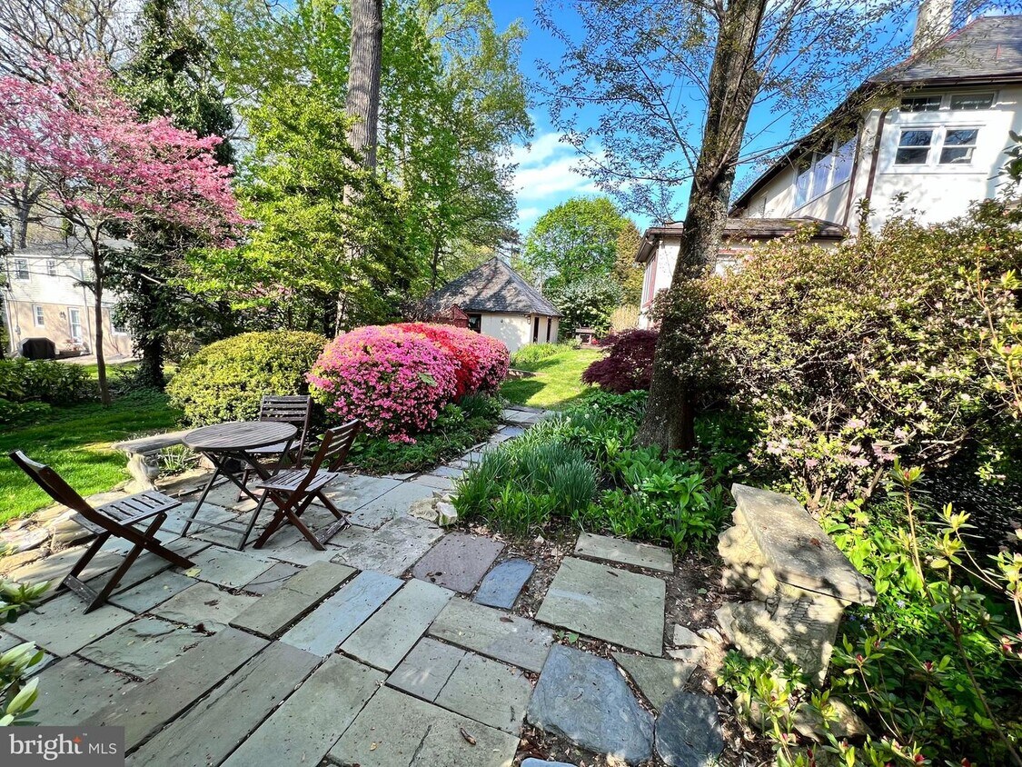 Foto principal - 1328 Edge Hill Rd
