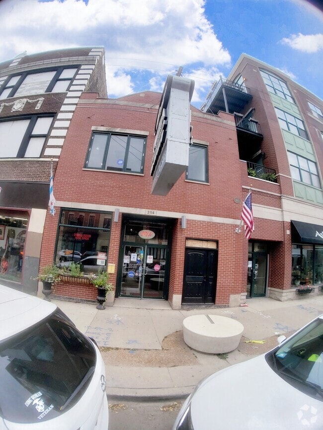 Building Photo - 3114 N Lincoln Ave