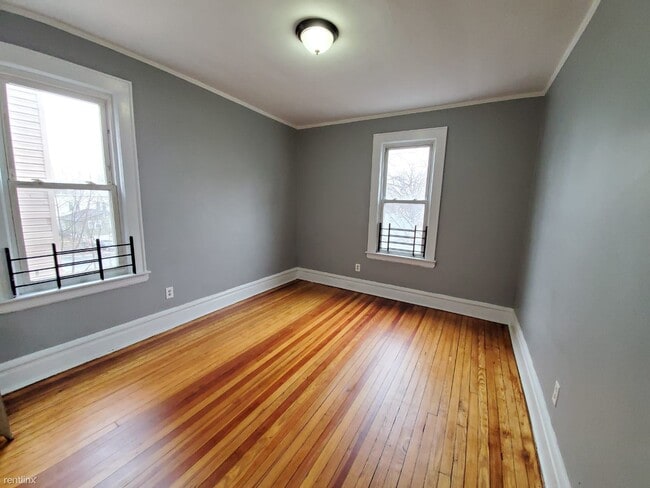 Building Photo - 3 br, 1 bath  - 81 Montgomery Ave 3