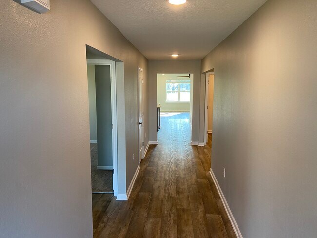 Entry Way - 7307 Single Trce