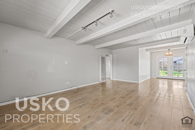 Foto del edificio - "Charming 3-Bed with Full Bath in Sacramento – Cozy 1093 Sq Ft Home Awaits!"