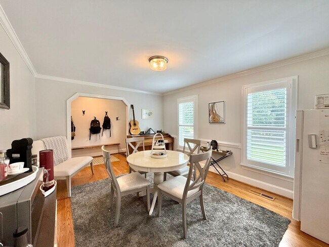Foto del edificio - Stunning *4BD, 3BA North Raleigh Home on a...