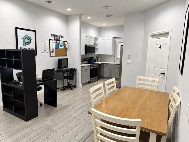 Foto del edificio - 1033 W 32nd St