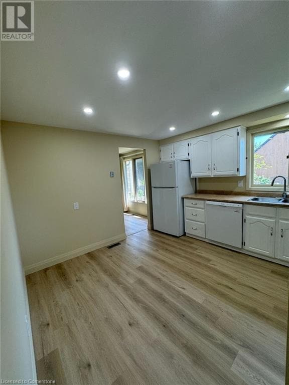 Building Photo - 14 Briar Knoll Pl