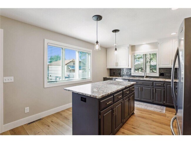 Building Photo - 311 Park St E