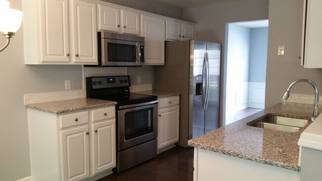 Foto del edificio - 3 bedroom home in Edindale