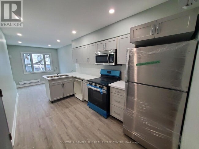 Building Photo - 3 King St E