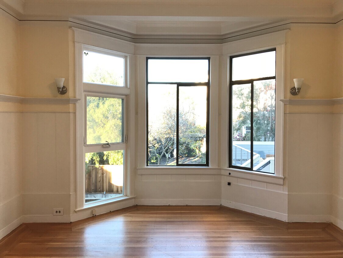 Primary Photo - 325 Maple St