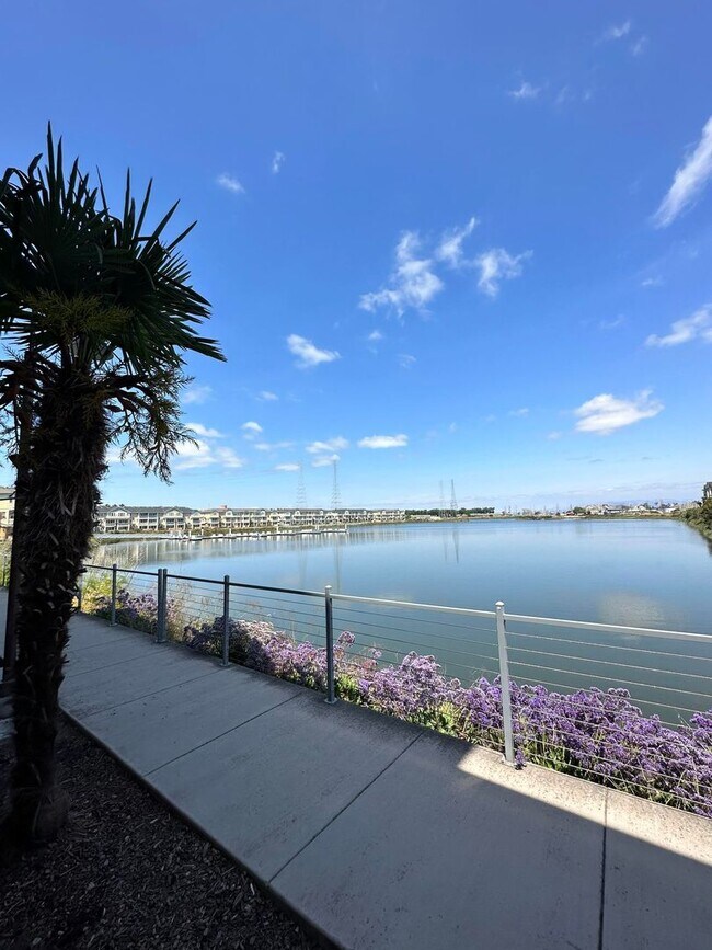 Foto del edificio - 3-Bedroom Condo with Modern Finishes and G...