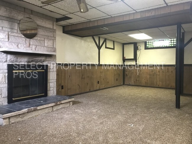 Foto del edificio - 4608 Woodridge Dr