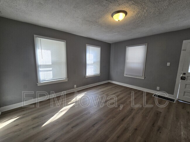 Foto del edificio - 908 W 6th St