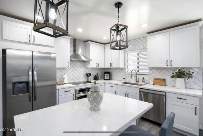 Kitchen - 2331 W Belmont Ave