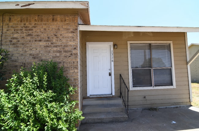 Building Photo - 1316 Holland Rd