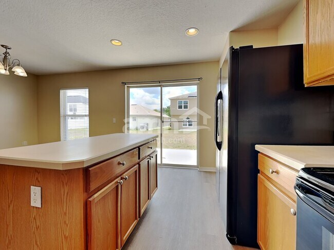 Foto del edificio - 10512 Boyette Creek Blvd