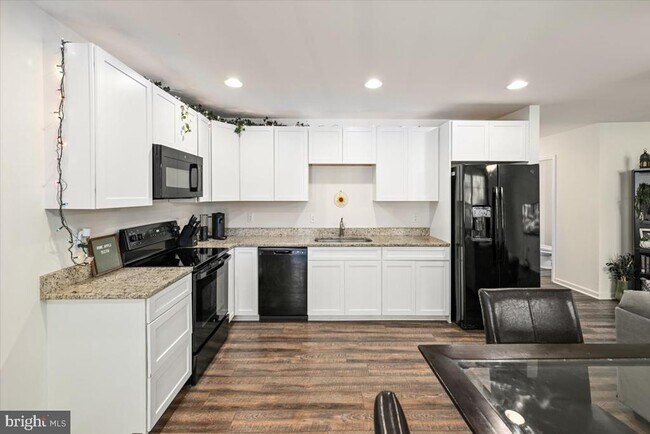 Foto del edificio - 105A S West St