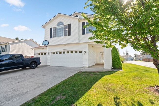 Building Photo - 4 bedroom 3 bath home with 3 car garage in Cheney