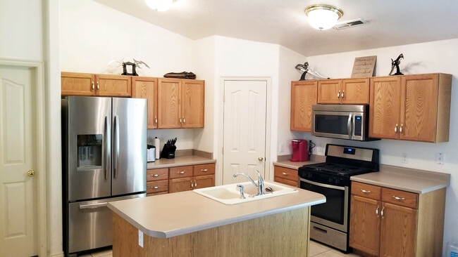 Building Photo - Great home located in Desert Sands @ Painted Desert.