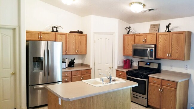 Foto del edificio - Great home located in Desert Sands @ Painted Desert.