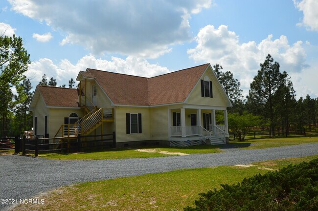 Building Photo - 712 Youngs Rd