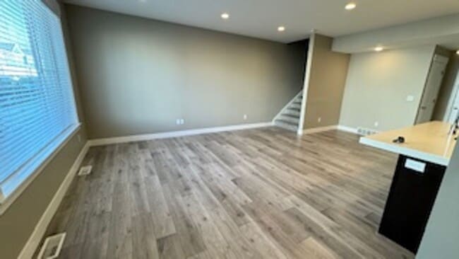 Building Photo - 3 Bedroom 2.5 bath Townhome in Sandy!