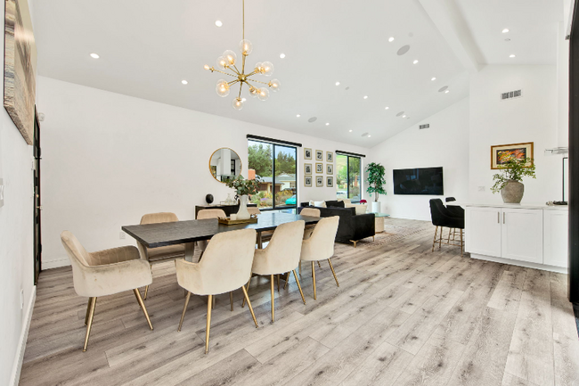 Foto del edificio - 7824 Shadyspring Dr