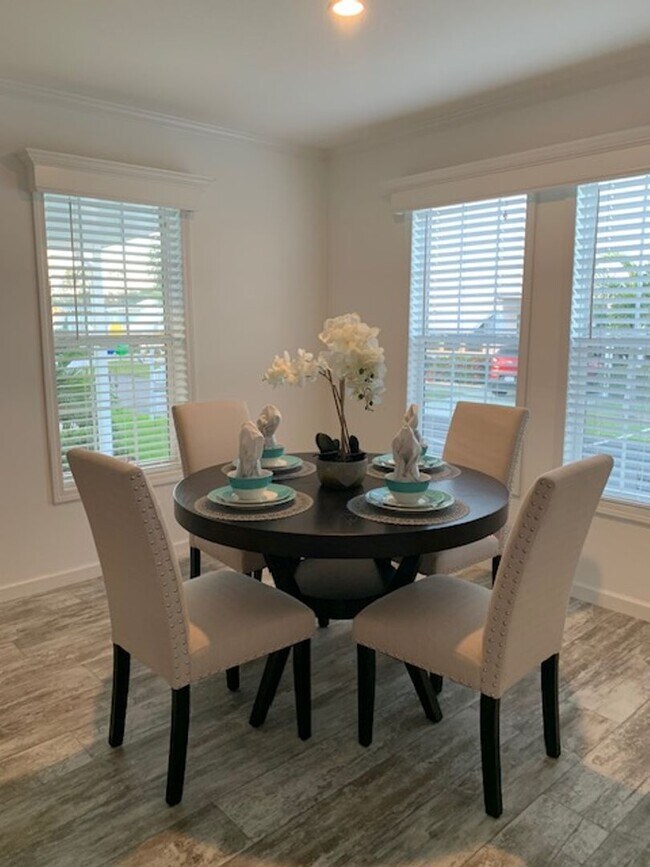 Building Photo - ***NAPLES ESTATES COMMUNITY***FURNISHED RE...