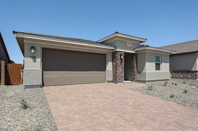 Foto del edificio - NEW 5 Bedroom 3 Bathroom Home Available fo...