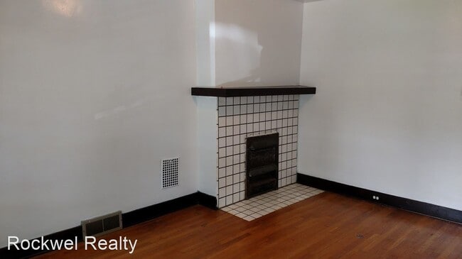 Building Photo - 3 br, 1 bath House - 914 Kennebec Street