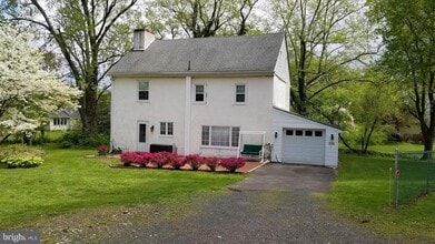 Building Photo - 815 Cypress Ave