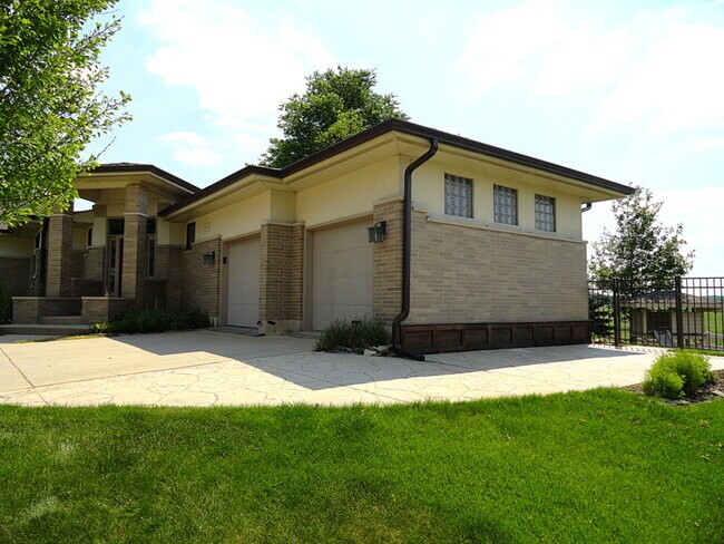 Building Photo - 609 Millview Dr