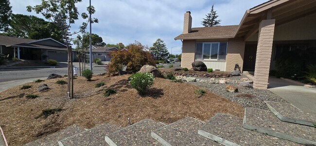 Building Photo - Beautiful 55+ Community of Oakmont