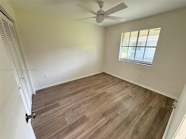 Foto del edificio - 5637 Taft St
