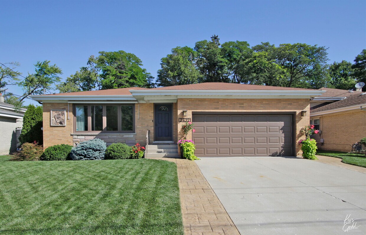 2432 Seminary Ave, Des Plaines, IL 60016 House Rental in Des Plaines