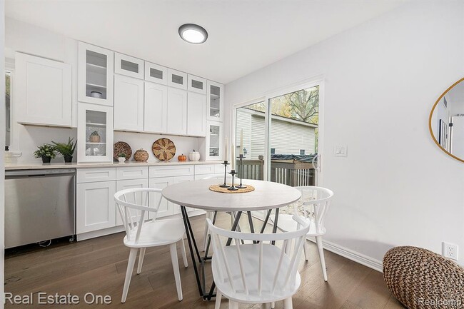 Building Photo - 4910 Chipman Dr