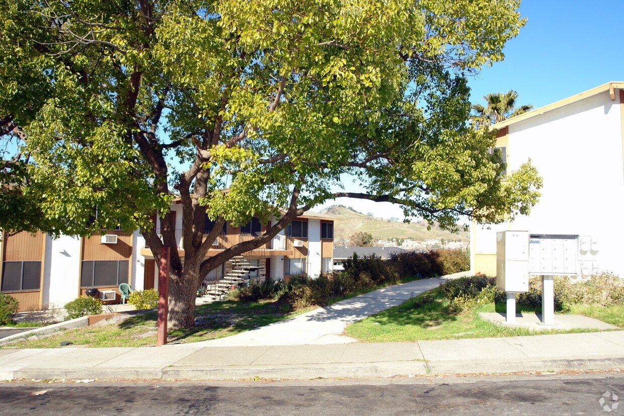 Primary Photo - 225-231 Bennett Hill Dr