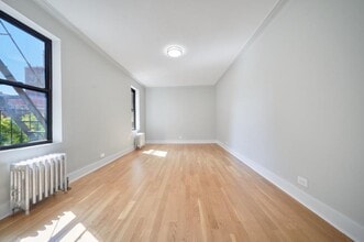 Building Photo - 253 W 16th St