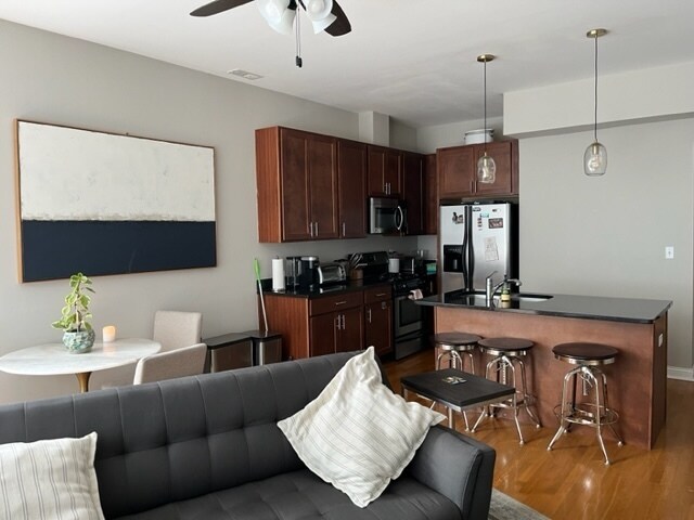 Foto del edificio - 224 S Oakley Blvd