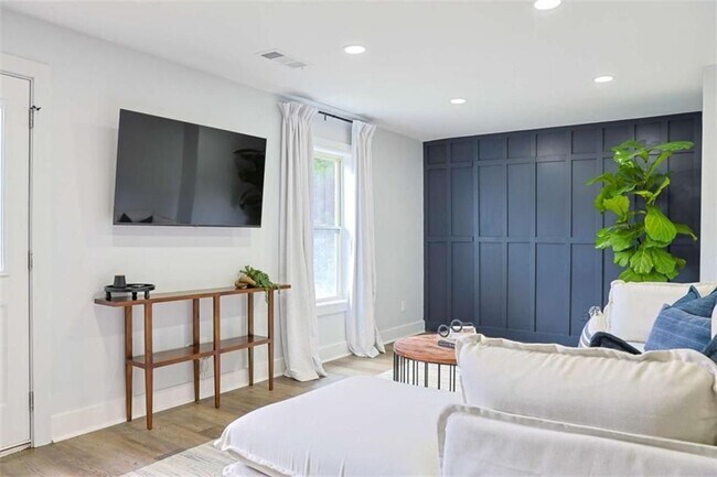 Building Photo - 2184 Skye Isles Pass SE