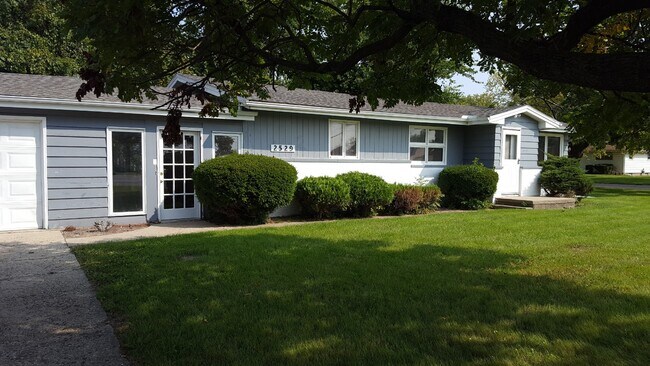 FRONT - 2529 W Richwoods Blvd