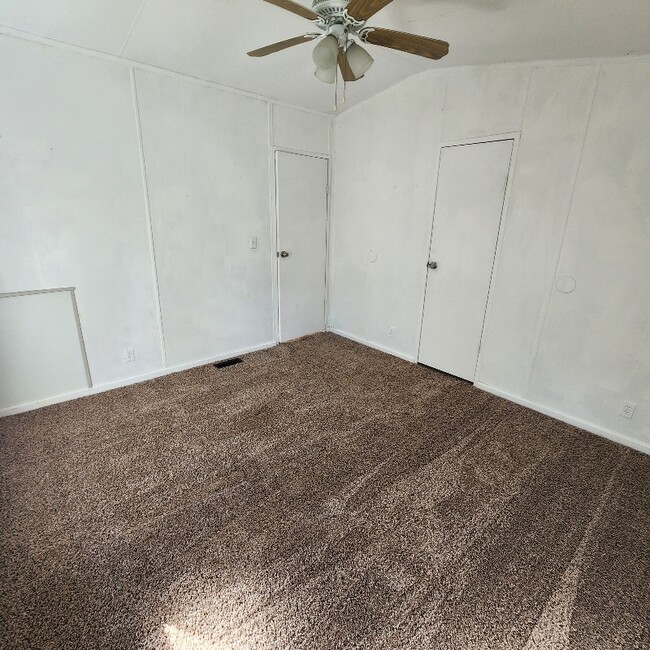 Building Photo - 15275 Country W Dr