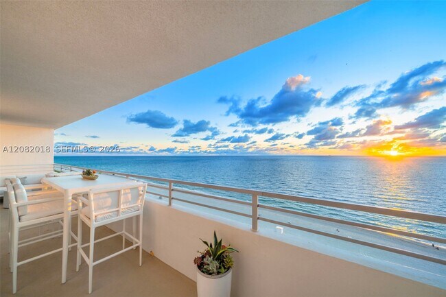 Foto del edificio - 5555 Collins Ave