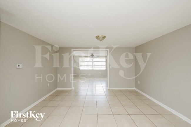 Foto del edificio - 7725 Ilex Dr