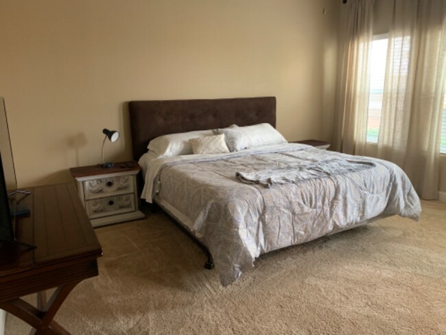 Foto del edificio - 471 Rosewood Ave